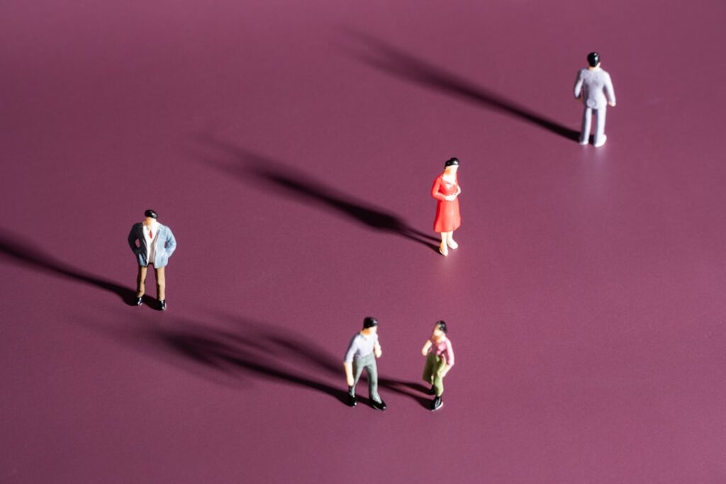 découvrez le paradoxe social : explorez les contradictions et les complexités des interactions humaines dans notre société moderne.