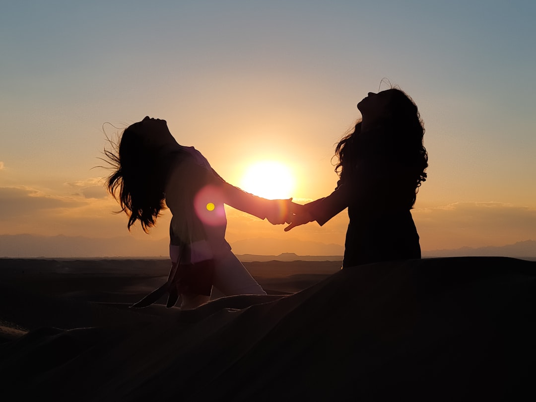 découvrez comment accepter une amitié avec bienveillance et ouvrir votre cœur à de nouvelles relations enrichissantes.