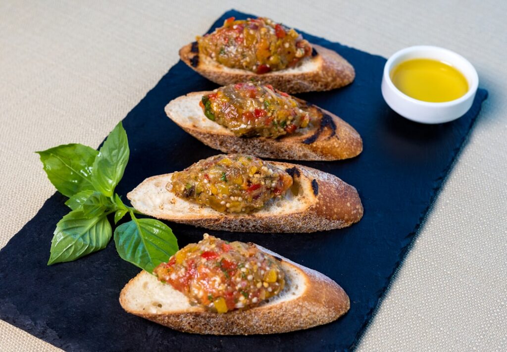 découvrez différentes méthodes simples et savoureuses pour préparer l'aubergine, des recettes classiques aux idées innovantes pour sublimer ce légume polyvalent.