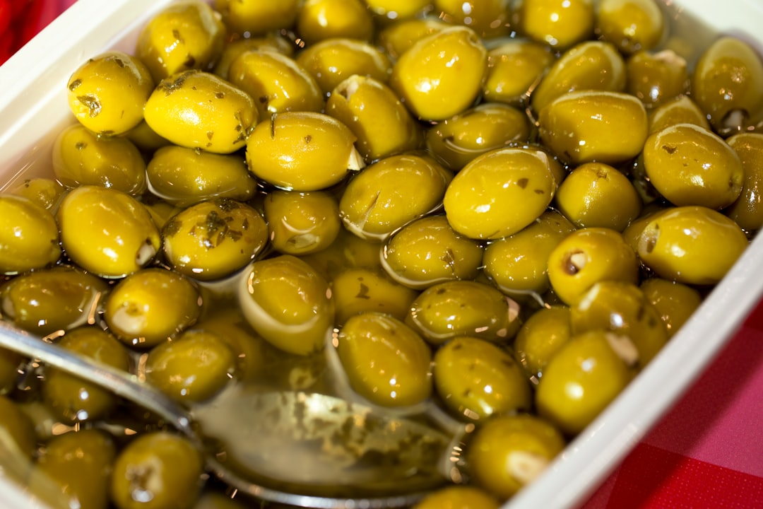 découvrez comment préparer des olives maison savoureuses et faciles à réaliser avec notre guide étape par étape.