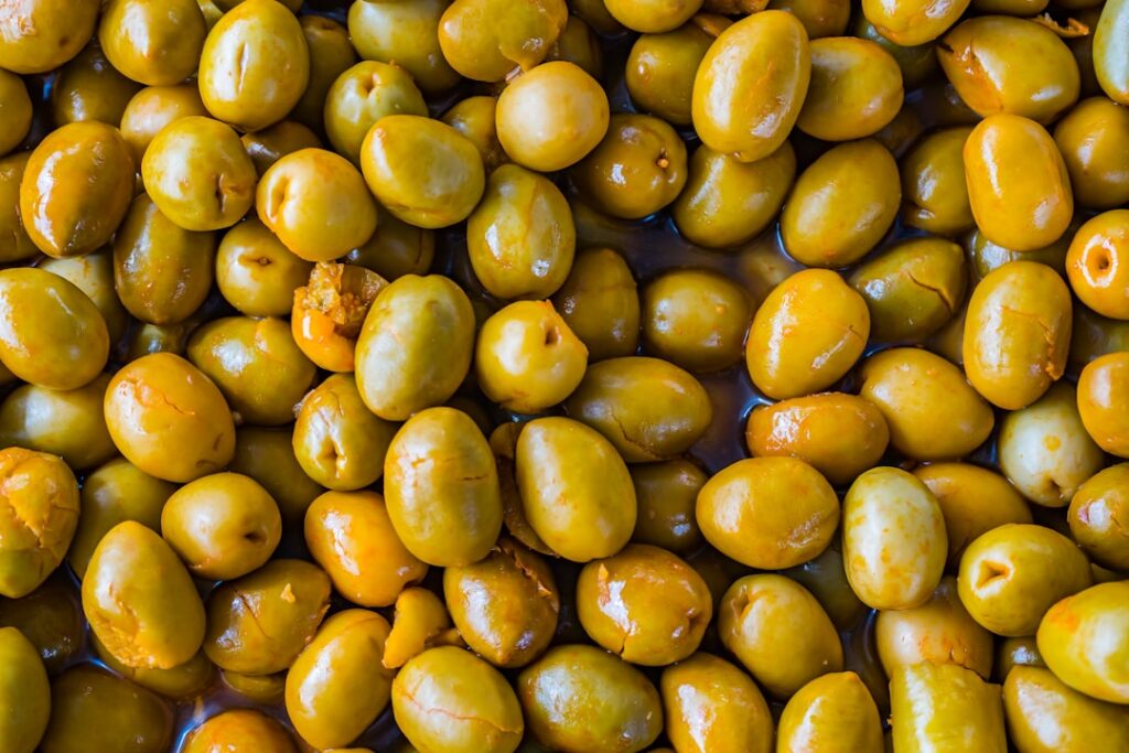 découvrez comment préparer des olives maison délicieuses et savoureuses avec notre guide facile et étape par étape.