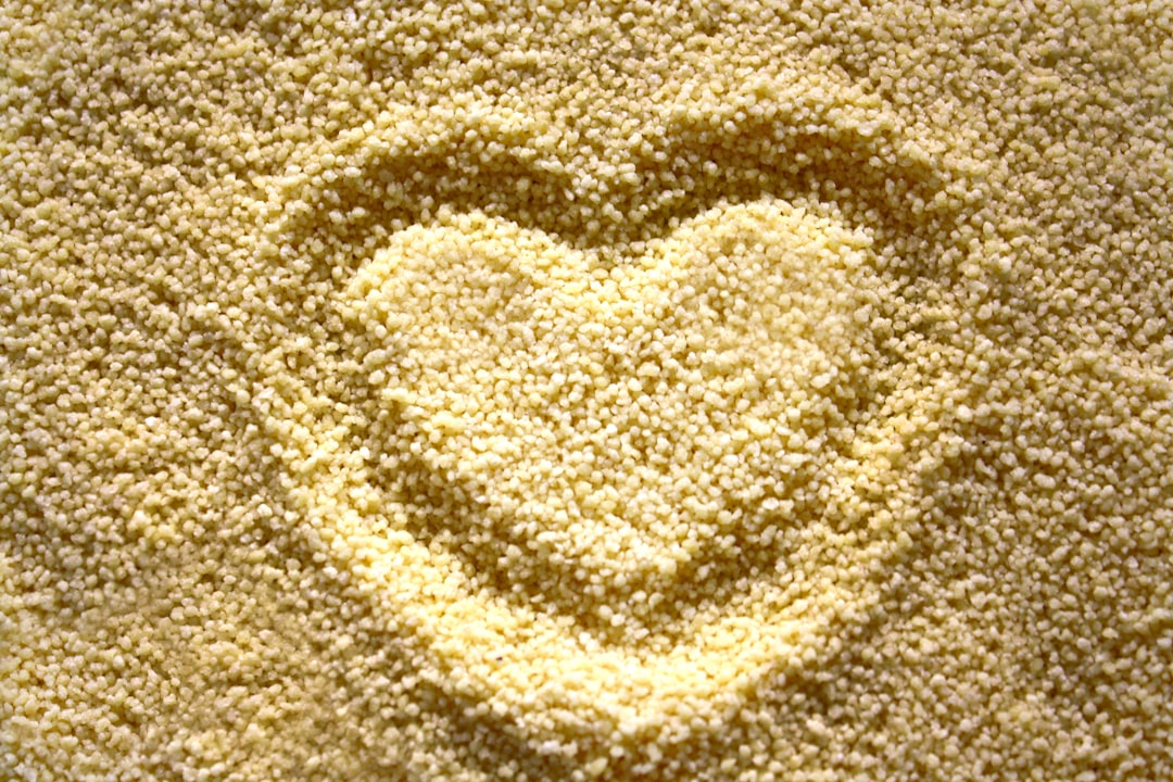 découvrez notre recette savoureuse de couscous, facile à préparer pour un repas délicieux et traditionnel. parfait pour toutes les occasions!