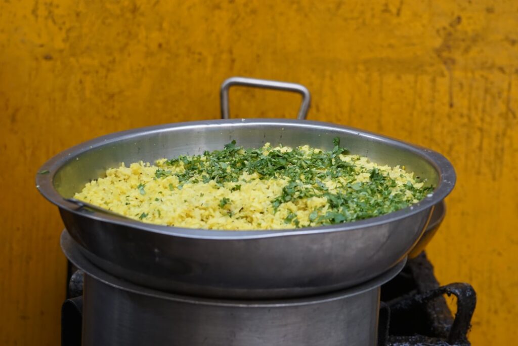 découvrez notre recette savoureuse de couscous, facile à préparer et riche en saveurs traditionnelles. parfait pour un repas convivial et gourmand.