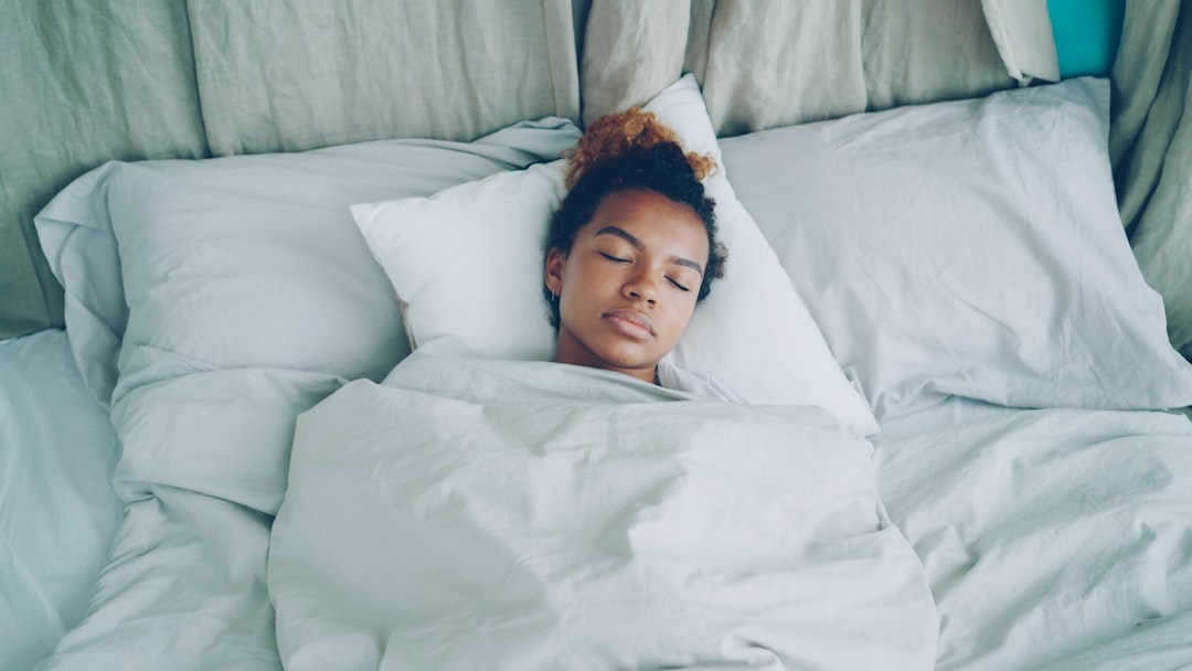 découvrez les signes courants de l'apnée du sommeil pour mieux comprendre et identifier ce trouble du sommeil souvent méconnu.