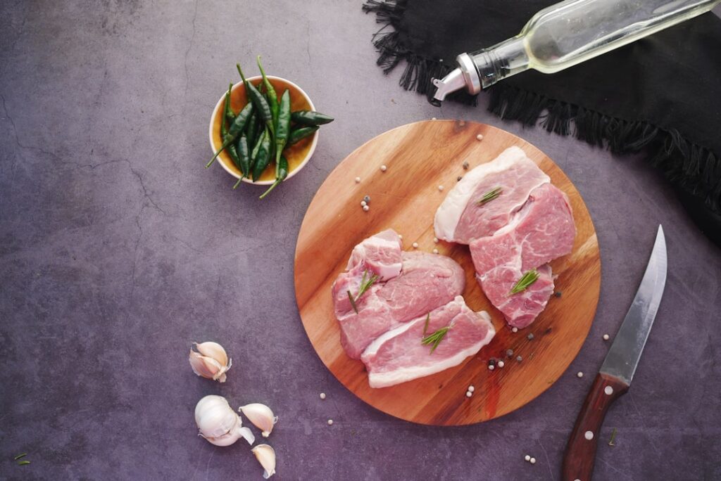 découvrez notre recette savoureuse et tendre de filet de porc, facile à préparer pour un repas délicieux et raffiné.