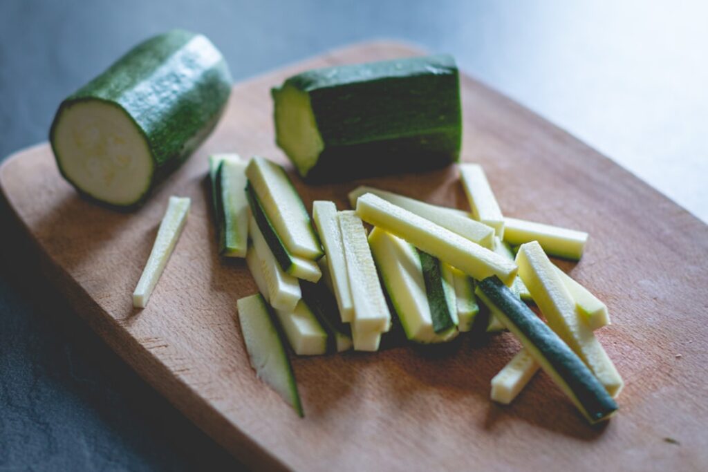 découvrez des astuces simples et rapides pour préparer la courgette, des recettes savoureuses et des conseils de cuisson pour sublimer ce légume polyvalent.