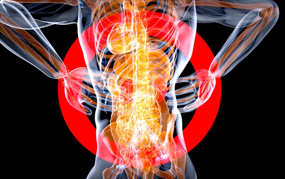 découvrez les causes possibles des douleurs abdominales accompagnées de saignements, leurs symptômes et quand consulter un professionnel de santé.