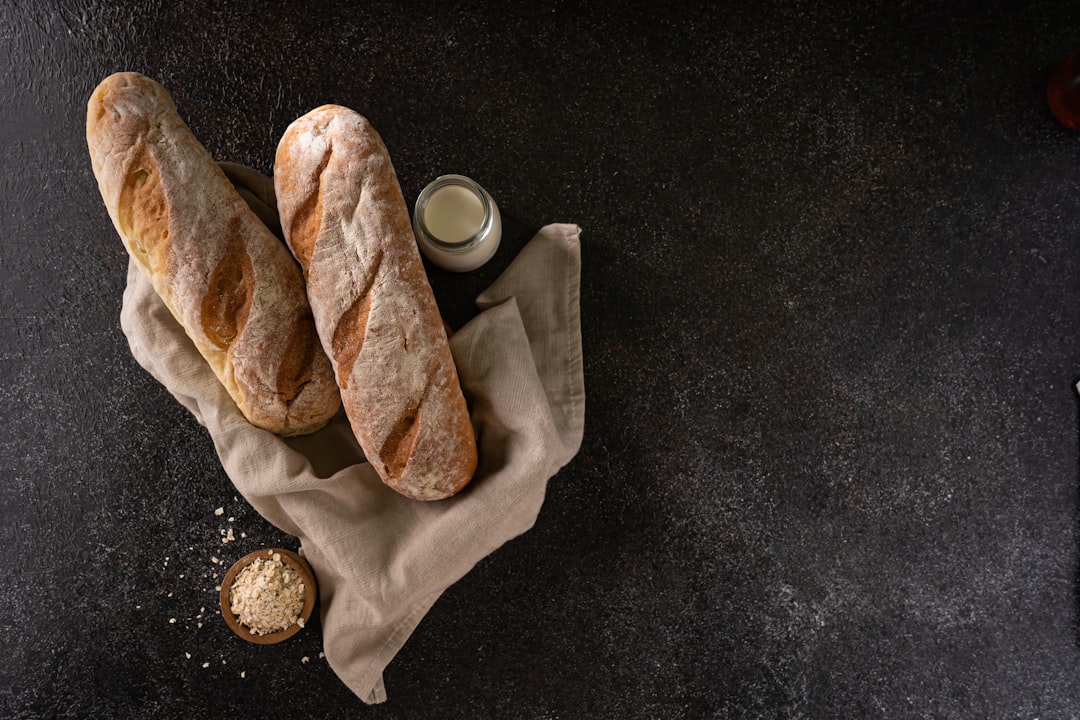 découvrez le nombre de calories présentes dans une baguette traditionnelle et comment elle s'intègre dans une alimentation équilibrée.
