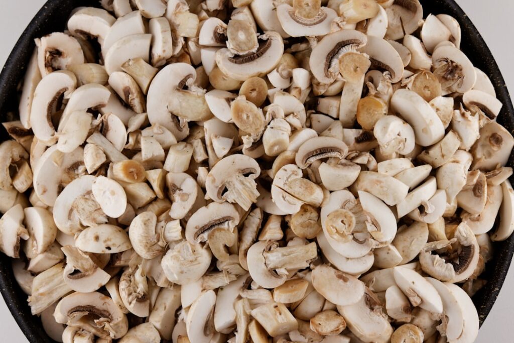 apprenez à préparer des champignons de paris frais et savoureux grâce à nos conseils simples et rapides pour sublimer vos plats.