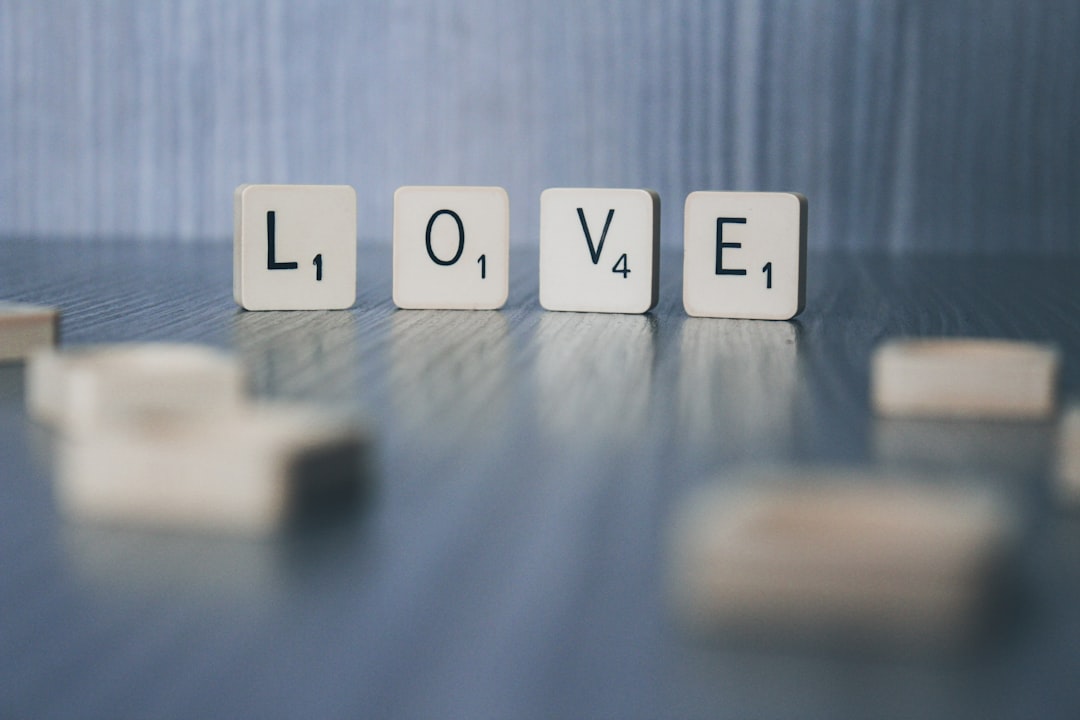 découvrez les émotions intenses et les défis du cœur dans une histoire d'amour non partagée, où les sentiments restent à sens unique.